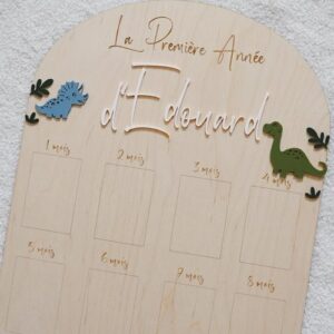 Panneau 3D en Bois "Ma Première Année" – Thème Dinosaures 🌿